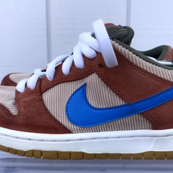 Nike SB Dunk Low Pro Corduroy - Size 8